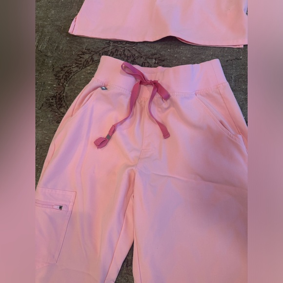 Fight Club Pink FIGS scrub set XS-S - Picture 3 of 8
